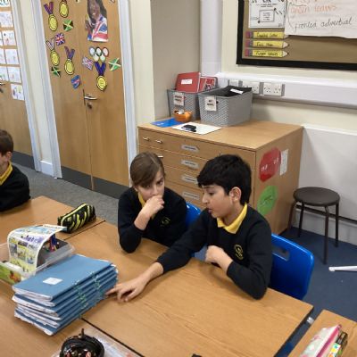 English - Hot Seating